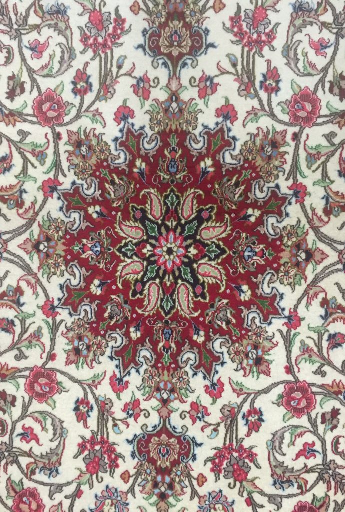 Persian Isfahan fine wool rug - Image 2