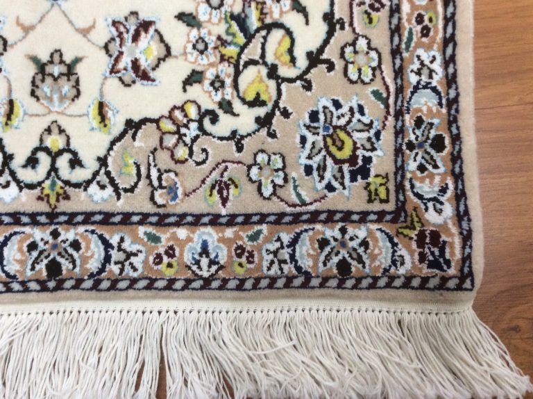 Persian Naieen wool and silk rug - Image 4