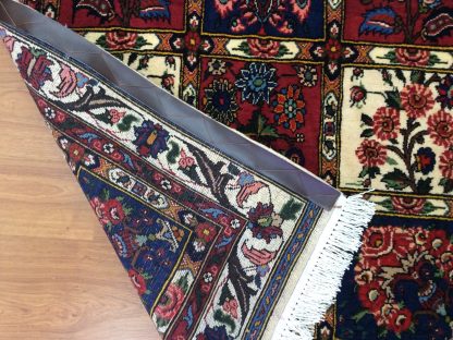 Bakhtiari extra fine hand knotted wool rug - Image 9