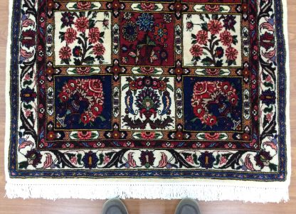 Bakhtiari extra fine hand knotted wool rug - Image 2