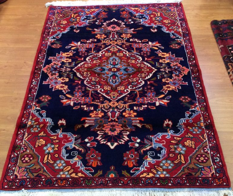 Bakhtiari 2.15m. X 1.52m. wool rug - Image 13