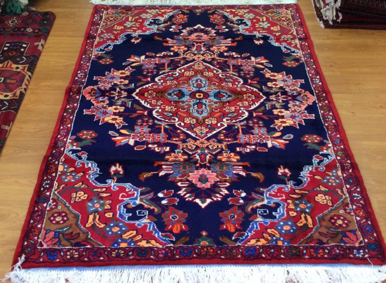 Bakhtiari 2.15m. X 1.52m. wool rug