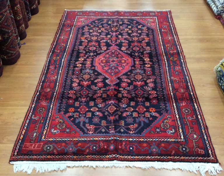 Hamedan 235 cm. X 140 cm. fine antique wool rug - Image 8