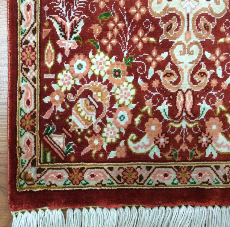 super fine 55 cm. X 30 cm. Silk Qom small rug - Image 5
