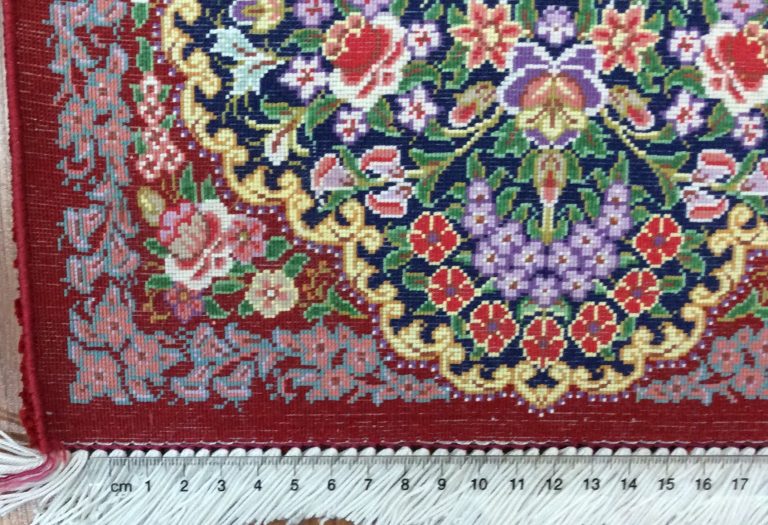 super fine 40 cm. X 28 cm. Silk Qom small rug - Image 11
