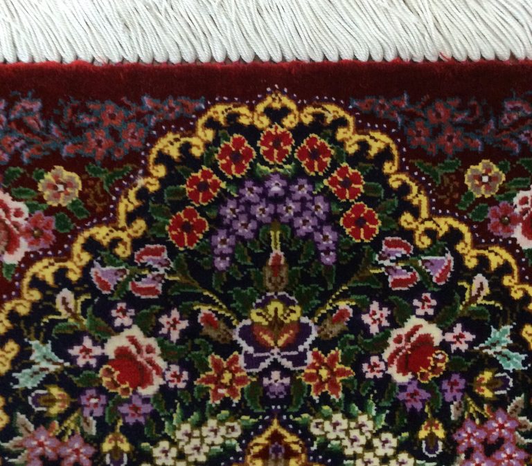 super fine 40 cm. X 28 cm. Silk Qom small rug - Image 7