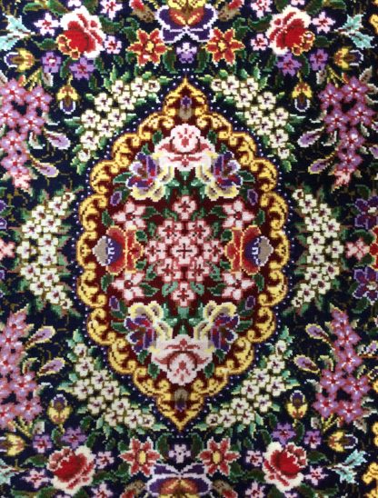 super fine 40 cm. X 28 cm. Silk Qom small rug - Image 3