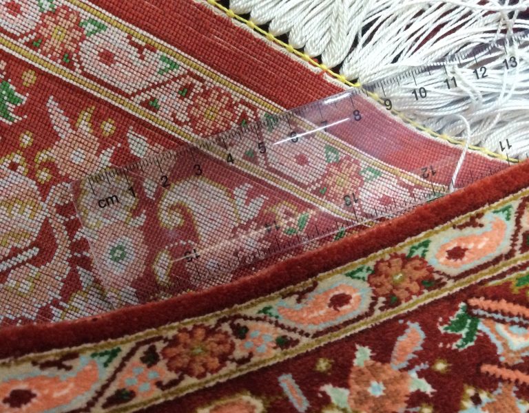 super fine 55 cm. X 30 cm. Silk Qom small rug - Image 8