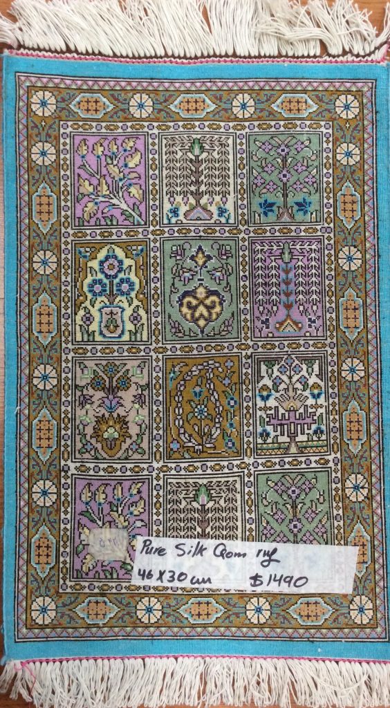 super fine 46 cm. X 30 cm. Silk Qom small rug - Image 9