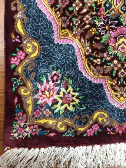 super fine 46 cm. X 30 cm. Silk Qom small rug - Image 6