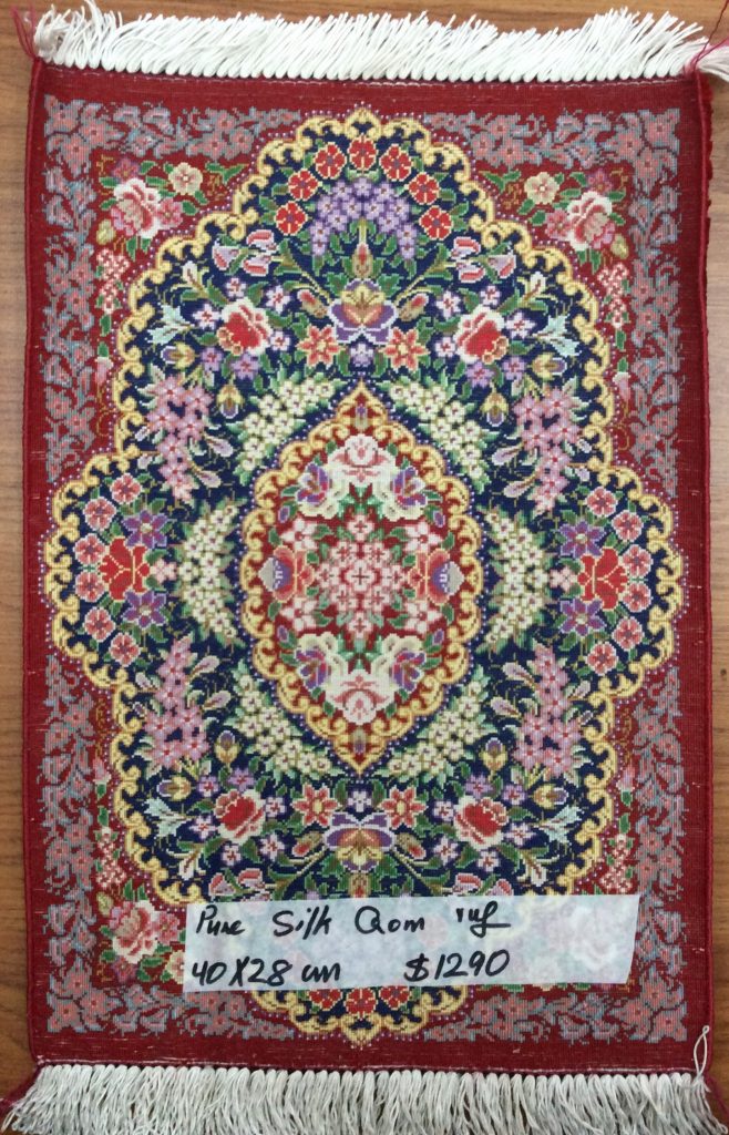 super fine 40 cm. X 28 cm. Silk Qom small rug - Image 8