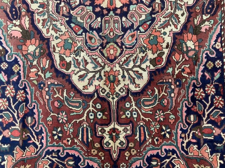 Bakhtiari 332 cm. X 213 cm. fine wool rug - Image 11