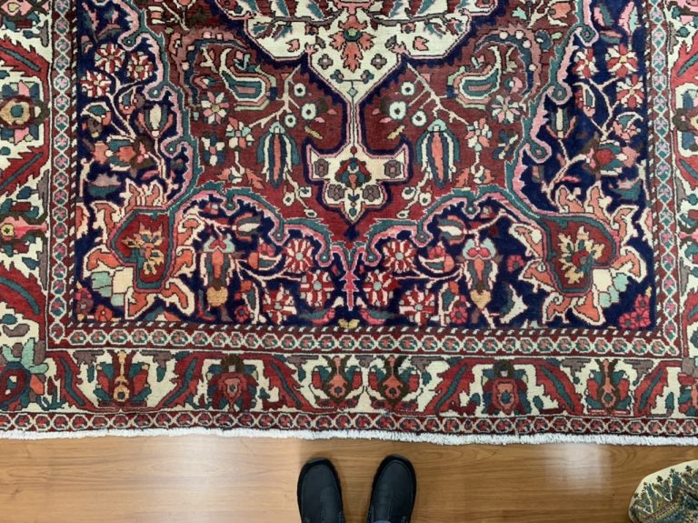 Bakhtiari 332 cm. X 213 cm. fine wool rug - Image 8