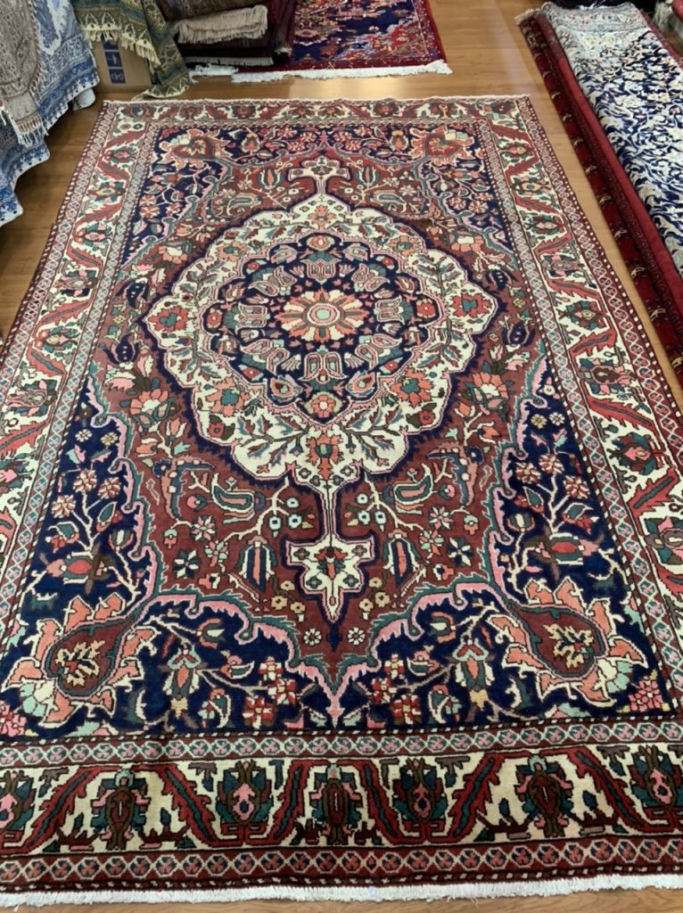 Bakhtiari 332 cm. X 213 cm. fine wool rug - Image 10