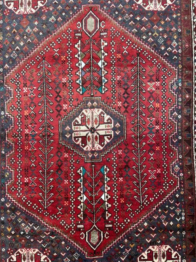 Premium quality Persian Qashqaie 225 cm. X 158 cm. fine wool rug - Image 2