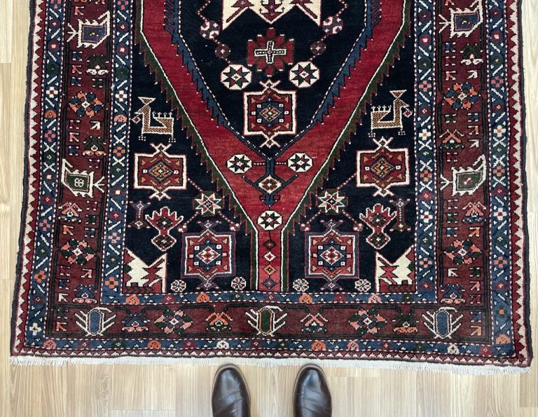 Persian Bakhtiari 220 cm. X 140 cm. super fine wool  rug - Image 5