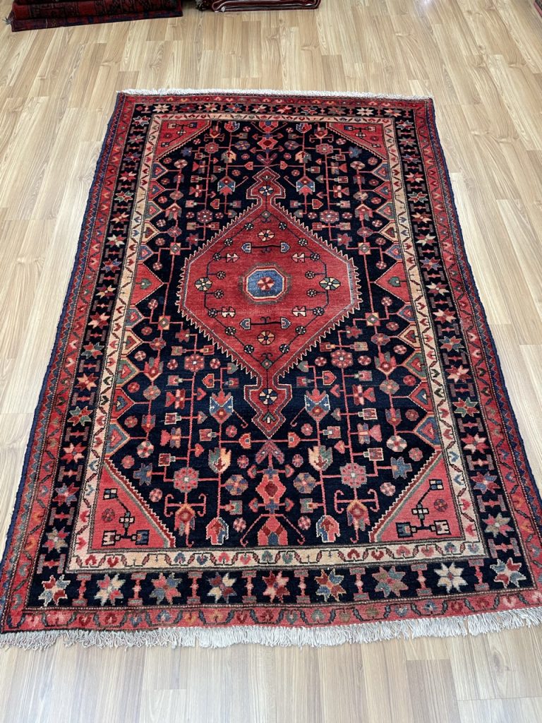 Hamedan 220 cm. X 138 cm. fine wool  rug - Image 2