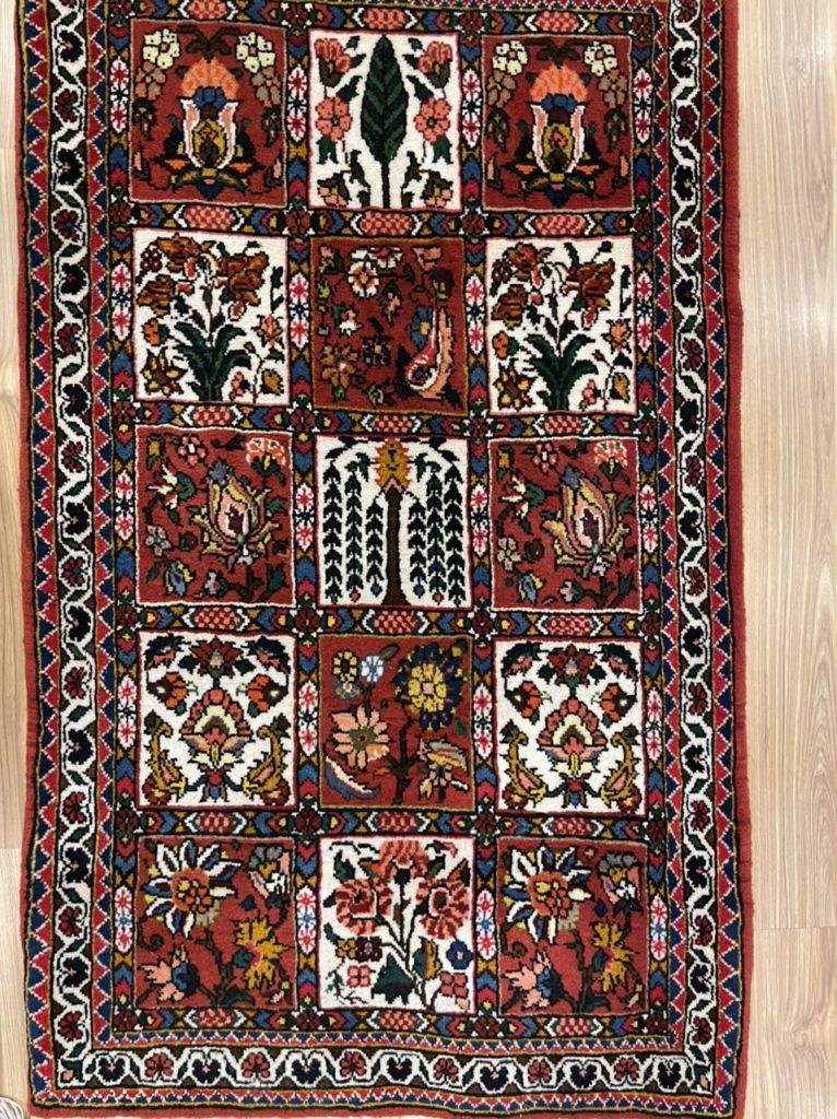 Bakhtiari 108 cm. X 65 cm. fine wool small rug - Image 3