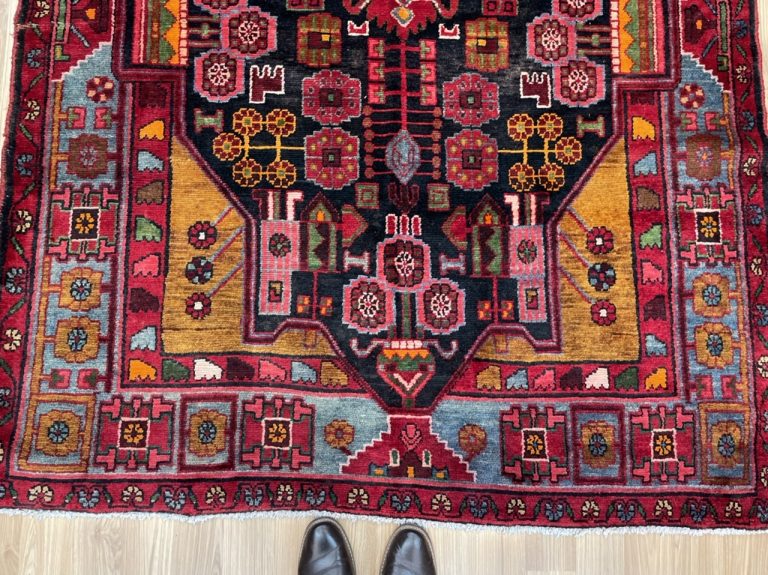 Bakhtiari 260 cm. X 154 cm. fine wool  rug - Image 7