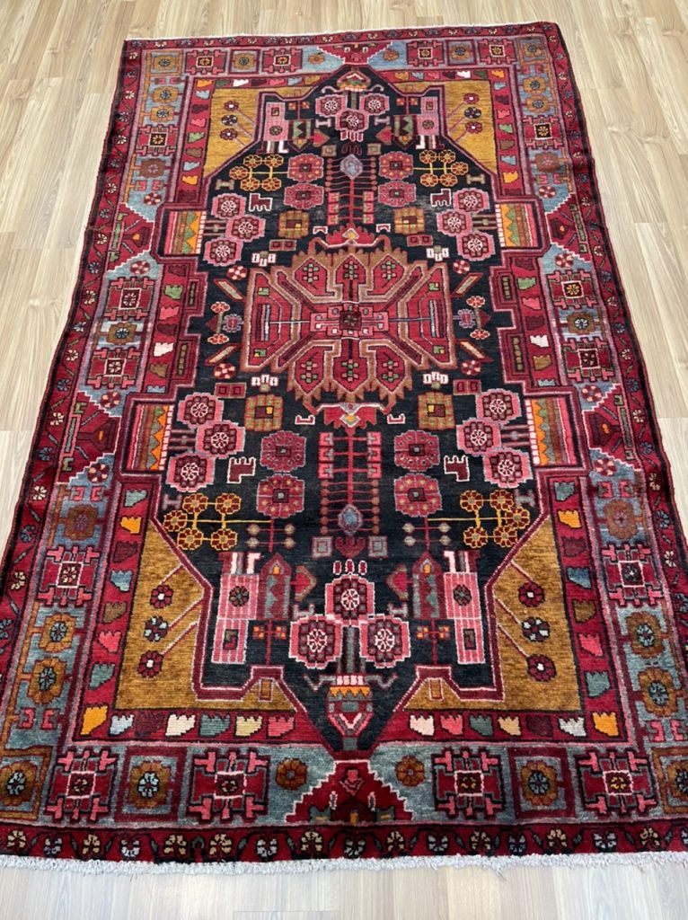 Bakhtiari 260 cm. X 154 cm. fine wool  rug