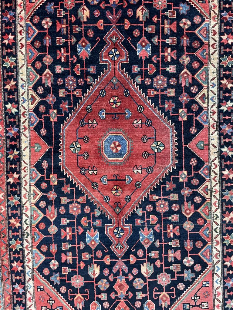 Hamedan 220 cm. X 138 cm. fine wool  rug - Image 3