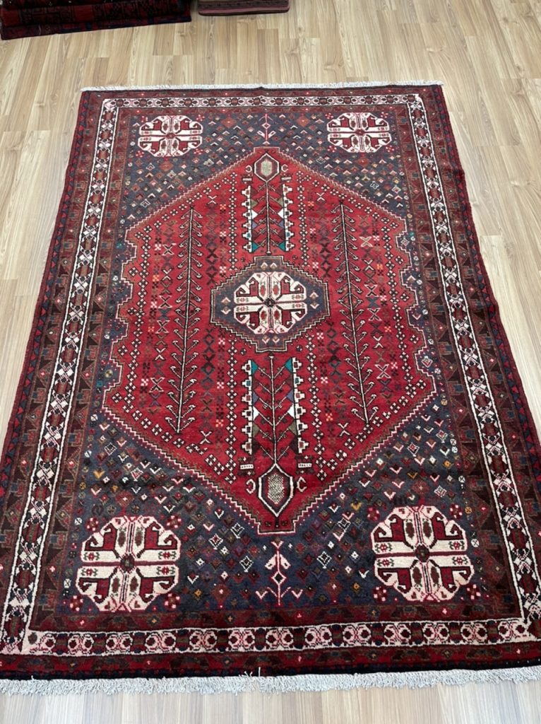 Premium quality Persian Qashqaie 225 cm. X 158 cm. fine wool rug