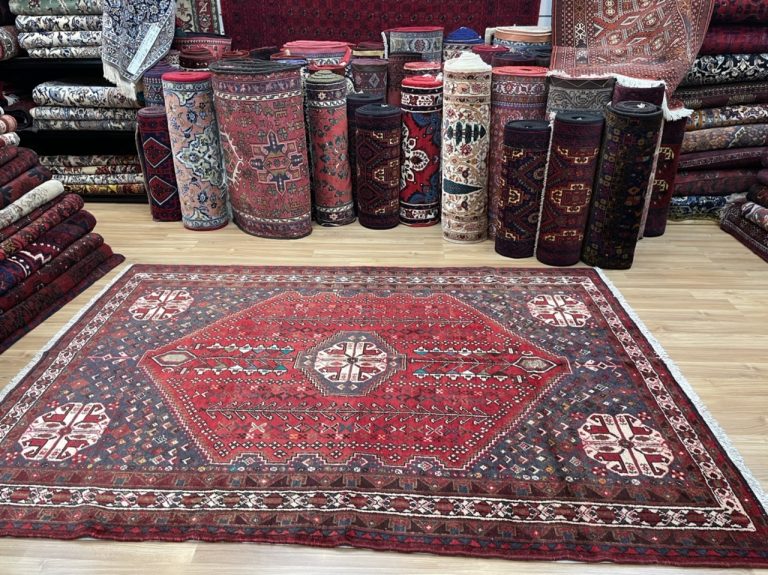 Premium quality Persian Qashqaie 225 cm. X 158 cm. fine wool rug - Image 3