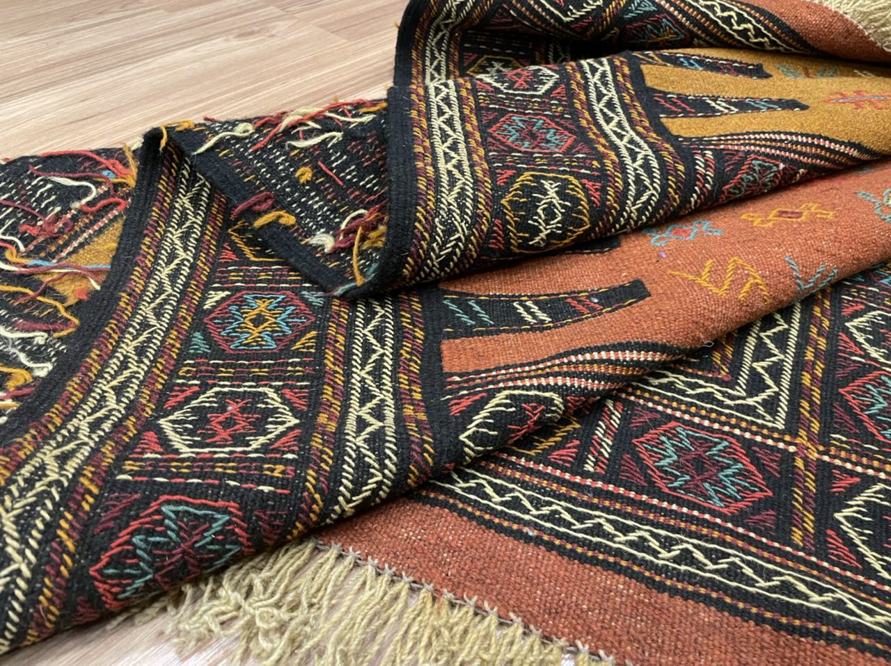 Persian Quchan 170 cm . X 100 cm. very fine wool embroidery kilim rug - Image 3