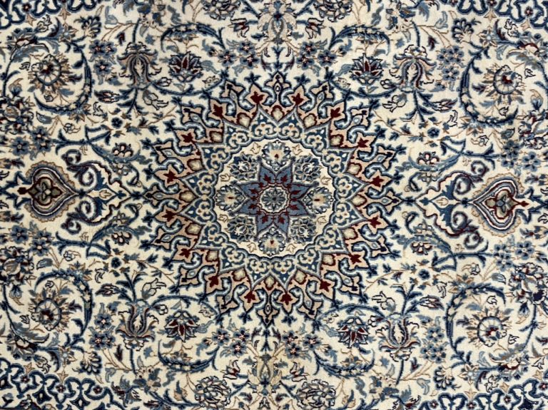 Super fine Naieen 300 cm. X 195 cm. wool rug - Image 3