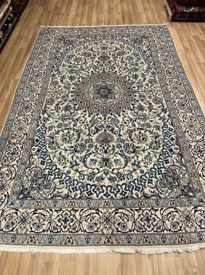 Super fine Naieen 300 cm. X 195 cm. wool rug - Image 6