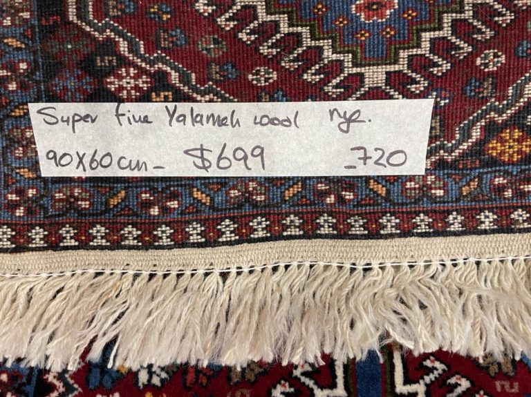 Super fine Persian Yalameh Shiraz wool rug 90 cm. X 60 cm. - Image 7