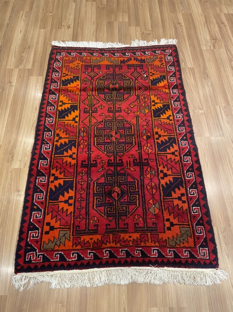 Persian Qashqai tribal wool rug 160 cm. X 104 cm.