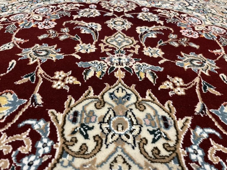 Premium quality Persian Naieen silk and wool rug 162 cm. X 109 cm. - Image 8