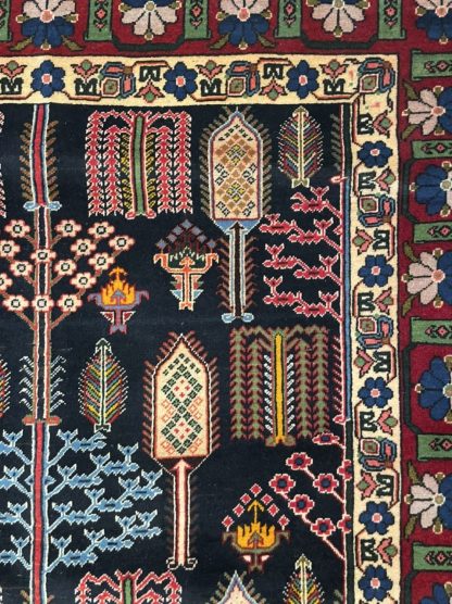 Premium quality Persian Bakhtiari wool rug 194 cm. X 140 cm. - Image 2