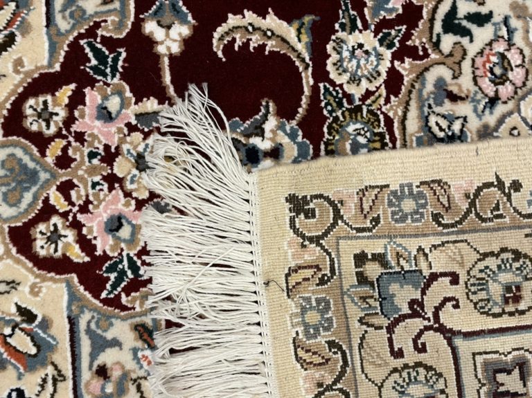 Premium quality Persian Naieen silk and wool rug 162 cm. X 109 cm. - Image 4