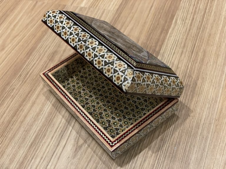 Premium quality Isfahan handmade Inlaid jeweller’s box 16 cm. X 10 cm. X 6 cm. - Image 9