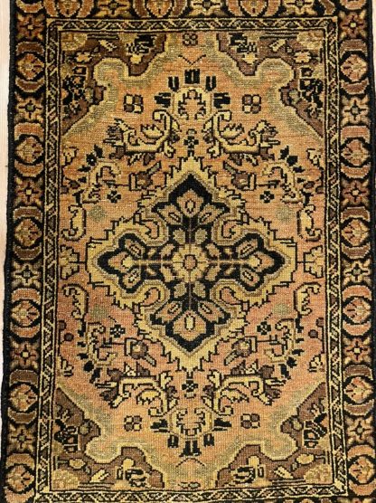 Antique Vintage Persian Lilian Sarough 81 cm. X 56 cm. small wool rug