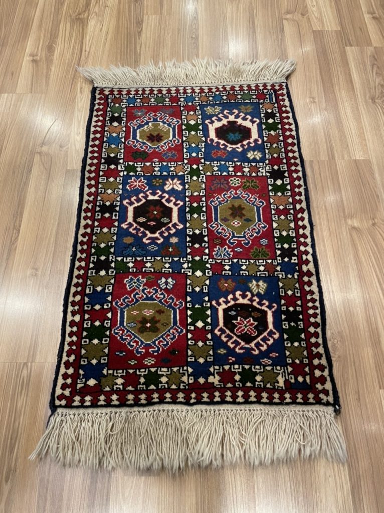 Persian Tribal Yalameh Shiraz Wool rug size: 93 cm. X 62 cm.